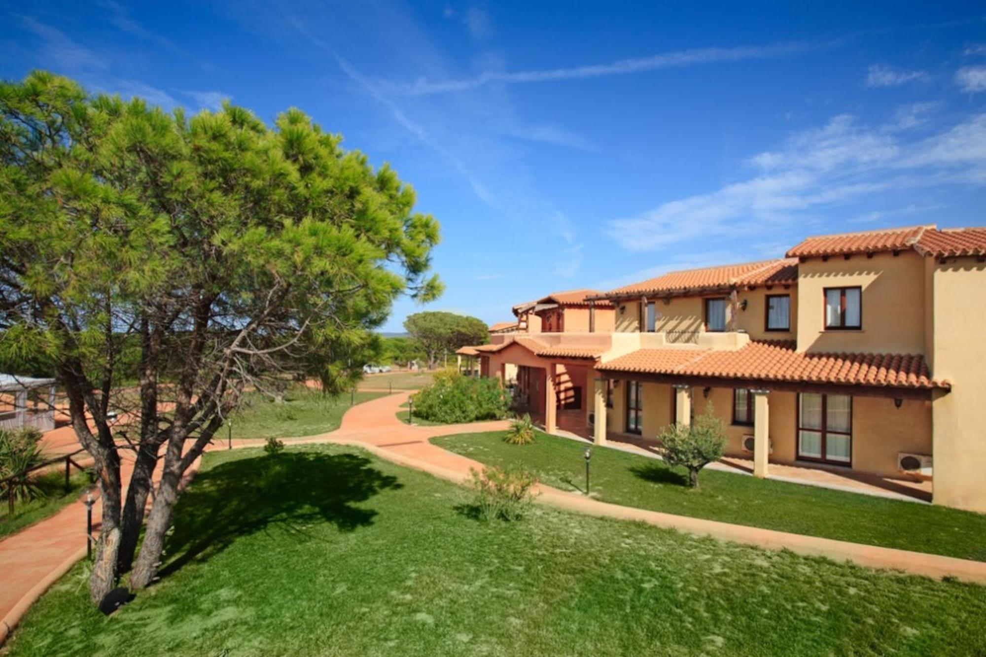 Residence Baia Dei Mirti Vignola Mare Exterior photo