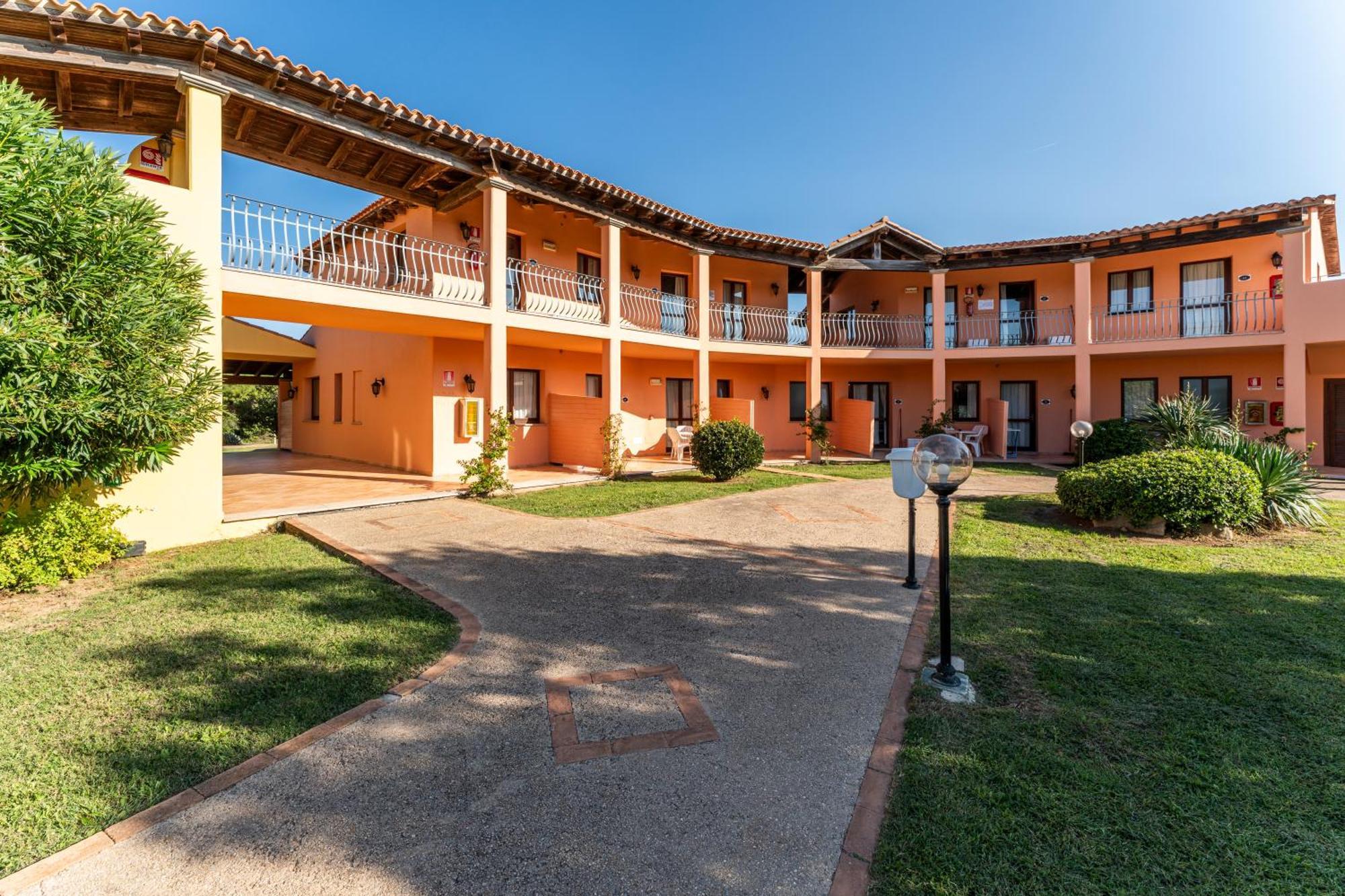 Residence Baia Dei Mirti Vignola Mare Exterior photo
